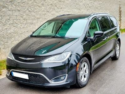 Używany Chrysler Pacifica Touring 297 KM (218 kW) 2017 Czarny SUV