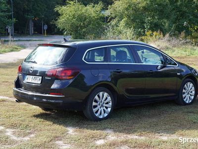 Czarny Używany 2014 Opel Astra Cosmo Kombi | 35 900 zł (Drogi)