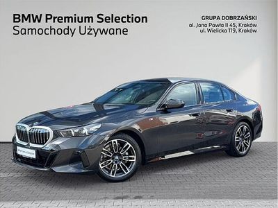 Szary sophisto z brylantowym połyskiem metalizowany Używany 2024 BMW 520 Comfort Edition Sedan/Limuzyna | 242 900 zł (Super Cena)