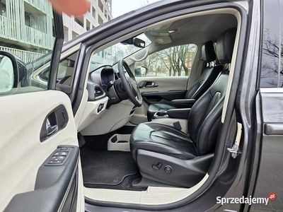 Używany 2022 Chrysler Pacifica Touring | 137 637 zł (Drogi)