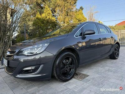 Szary Używany 2014 Opel Astra Kombi | 29 900 zł