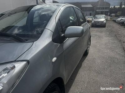 Szary Używany 2006 Toyota Yaris Hatchback | 11 900 zł (Dość drogi)