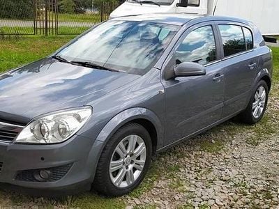 Grafitowy Używany 2007 Opel Astra Hatchback | 13 900 zł (Dość drogi)