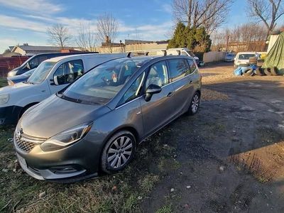 Używany Opel Zafira 2016 Szary Minivan