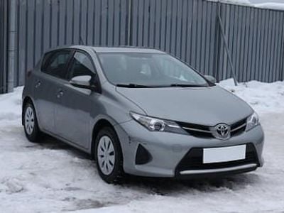 Używany Toyota Auris 99 KM (72 kW) 2014 Srebrny Hatchback