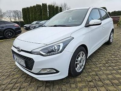 Używany Hyundai i20 100 KM (73 kW) 2015 Biały Hatchback