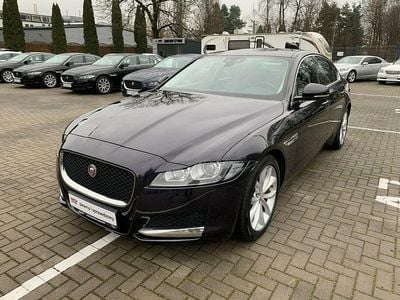 Używany Jaguar XF 180 KM (132 kW) 2015 Czarny Sedan/Limuzyna
