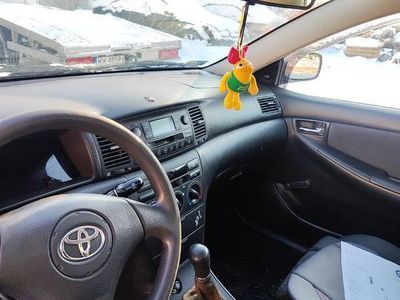 używany Toyota Corolla sedan benzynka mały przebieg