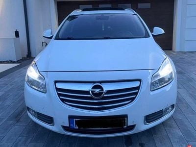 Biały Używany 2011 Opel Insignia Kombi | 25 400 zł (Uczciwa cena)