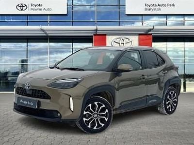 Brązowy Używany 2022 Toyota Yaris Hybrid Comfort SUV | 92 900 zł (Uczciwa cena)