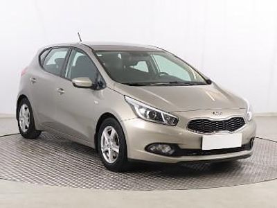 Beżowy Używany 2012 Kia Ceed Hatchback | 32 999 zł (Dość drogi)