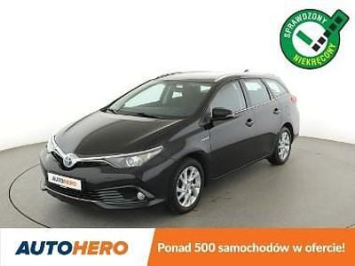 używany Toyota Auris Hybrid 1.8dm 136KM 2017r. 122 024km