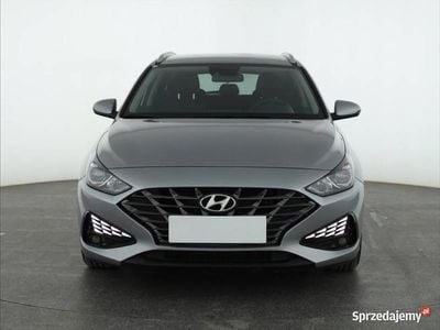 Używany Hyundai i30 120 KM (88 kW) 2022 Srebrny Kombi