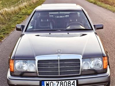 Używany 1987 Mercedes E300 | 31 700 zł