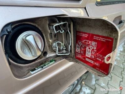 Różowy Używany 1993 Mercedes 190 Sedan/Limuzyna | 9850 zł