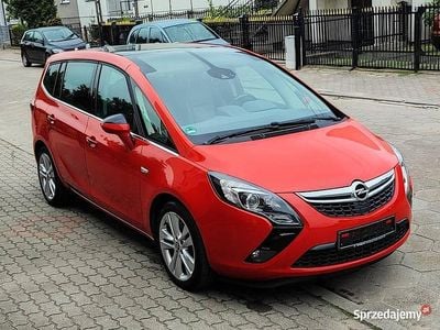 Czerwony Używany 2012 Opel Zafira Cosmo Minivan | 24 999 zł (Uczciwa cena)