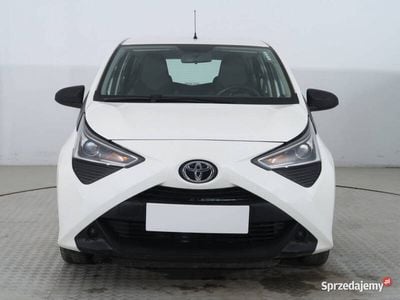 Używany Toyota Aygo 72 KM (52 kW) 2019 Biały Hatchback