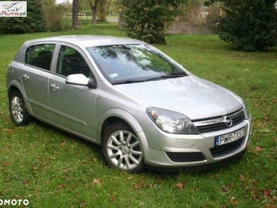 Używany Opel Astra 257 KM (189 kW) 2004 Srebrny (metalik, perła) Sedan/Limuzyna