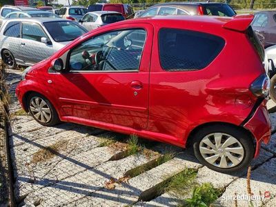 Używany Toyota Aygo 68 KM (50 kW) 2010 Czerwony Hatchback