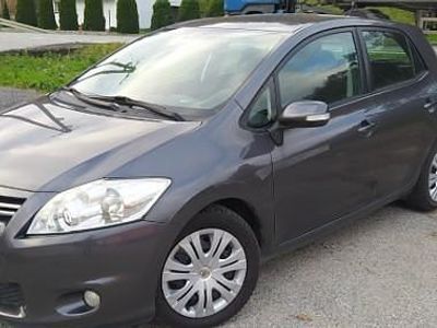 Używany Toyota Auris 124 KM (91 kW) 2011 Inny kolor Sedan/Limuzyna