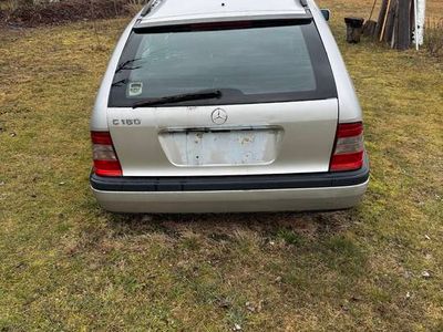 używany Mercedes C180 w całości lub na części