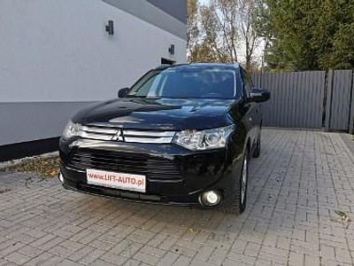 Używany Mitsubishi Outlander 150 KM (110 kW) 2014 Czarny (metalik, perła) SUV