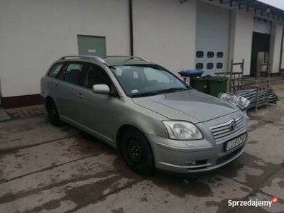 używany Toyota Avensis 