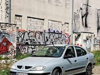 Srebrny Używany 2000 Renault Mégane Sedan/Limuzyna | 2900 zł