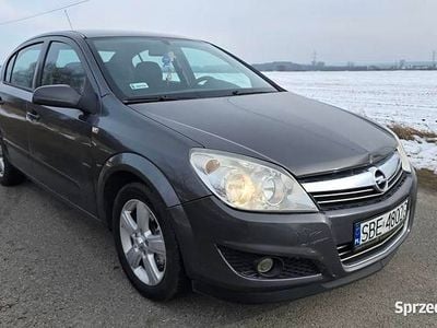 Używany Opel Astra 2009 Szary Sedan/Limuzyna