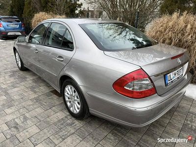 Używany Mercedes E200 2006 Złoty Sedan/Limuzyna