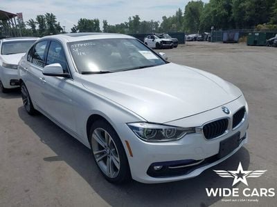 Biały (metalik) Używany 2017 BMW 330 Sport Line Sedan/Limuzyna | 44 300 zł