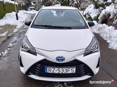 Biały Używany 2018 Toyota Yaris Hybrid Hatchback | 48 800 zł (Dobra cena)