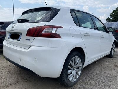 Używany Peugeot 308 100 KM (73 kW) 2015 Biały Sedan/Limuzyna