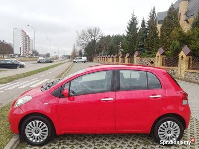 używany Toyota Yaris lift 2011 rok mały przebieg benzyna zadbana