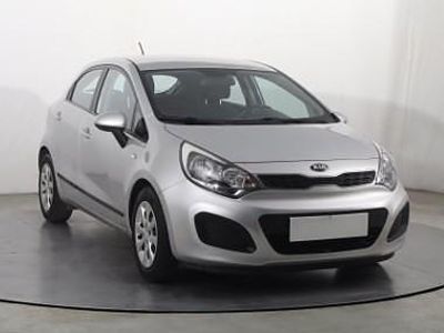 Używany Kia Rio 109 KM (80 kW) 2014 Srebrny Hatchback