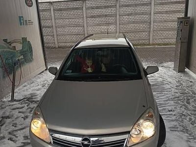 Używany Opel Astra 2007 Srebrny Kombi