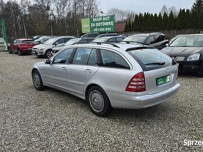 Srebrny Używany 2006 Mercedes C220 Kombi | 9900 zł