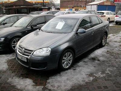 Używany VW Jetta 105 KM (77 kW) 2006 Szary Sedan/Limuzyna