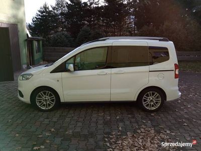 używany Ford Tourneo 