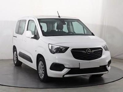 Używany Opel Combo 131 KM (96 kW) 2018 Biały Minivan