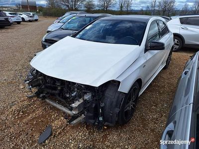 Biały Używany 2016 Mercedes A200 Hatchback | 32 700 zł