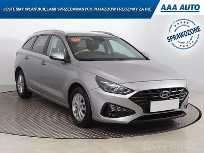 Używany Hyundai i30 120 KM (88 kW) 2022 Srebrny