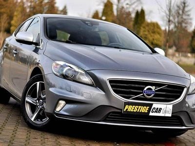 Szary (metalik) Używany 2015 Volvo V40 R-Design Sedan/Limuzyna | 35 900 zł (Uczciwa cena)