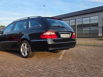 Czarny Używany 2005 Mercedes E320 Kombi | 15 500 zł