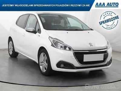 Używany Peugeot 208 2016 Biały Hatchback