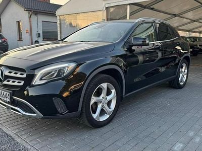 Czarny Używany 2017 Mercedes 200 Hatchback | 77 700 zł