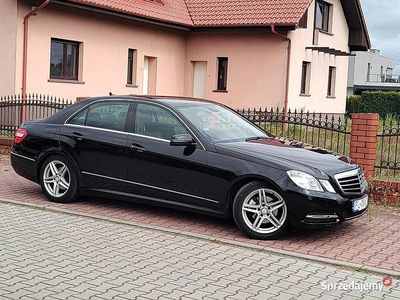 Używany Mercedes E220 Avantgarde 2012 Czarny Sedan/Limuzyna