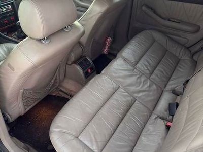 używany Audi A6 C5 2.4 V6 manual