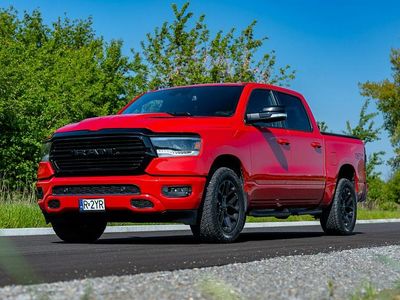 Czerwony (metalik) Używany 2022 RAM 1500 Pickup | 279 777 zł (Drogi)
