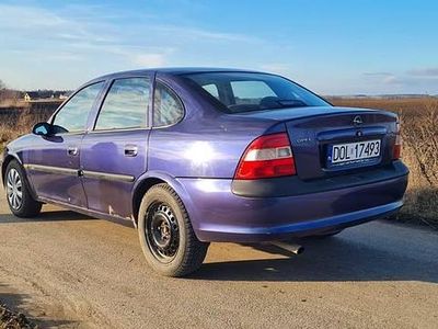 Używany Opel Vectra 74 KM (54 kW) 1997 Niebieski Sedan/Limuzyna
